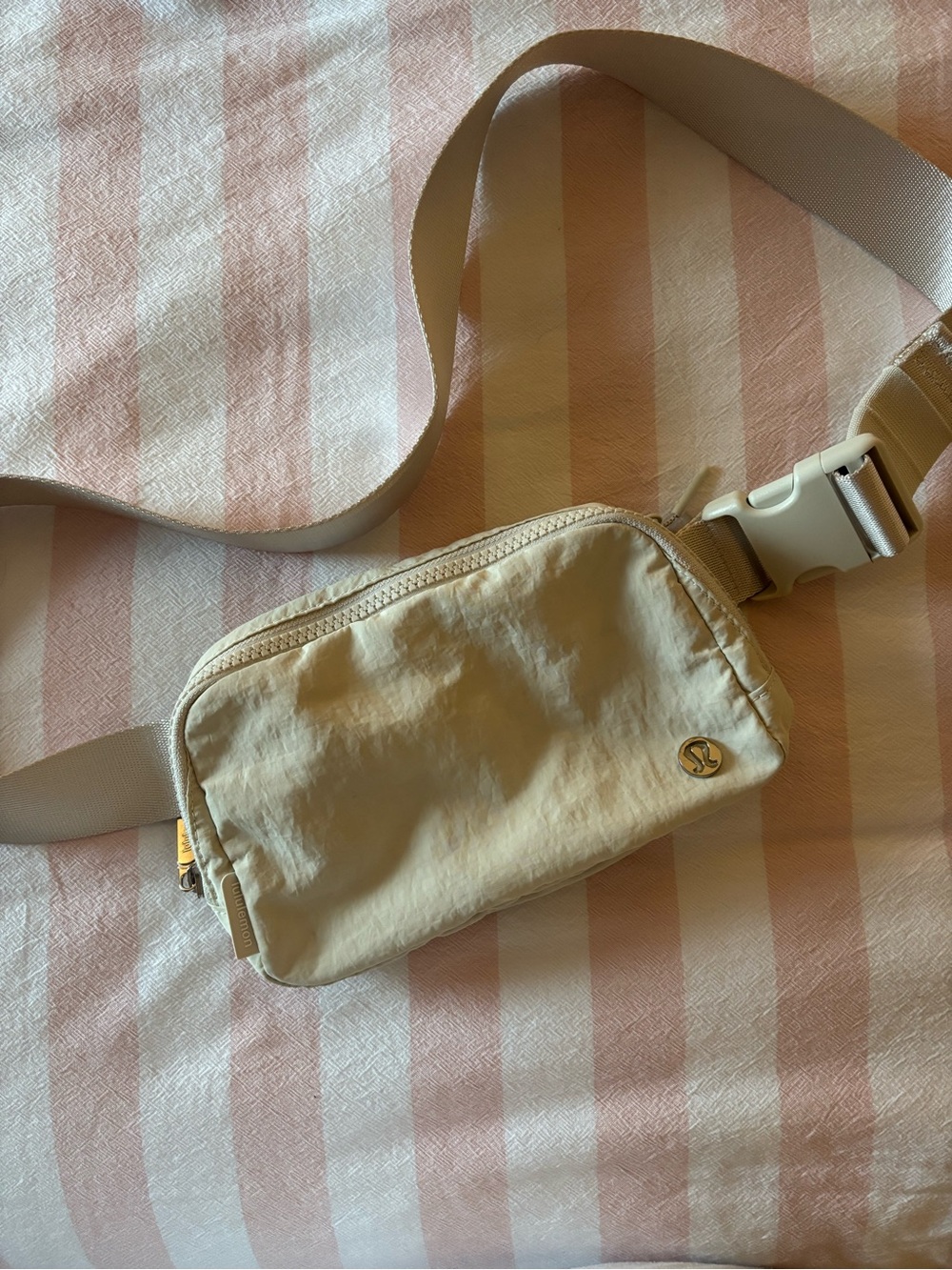 Lululemon White/Silver Belt Crossbody Bag